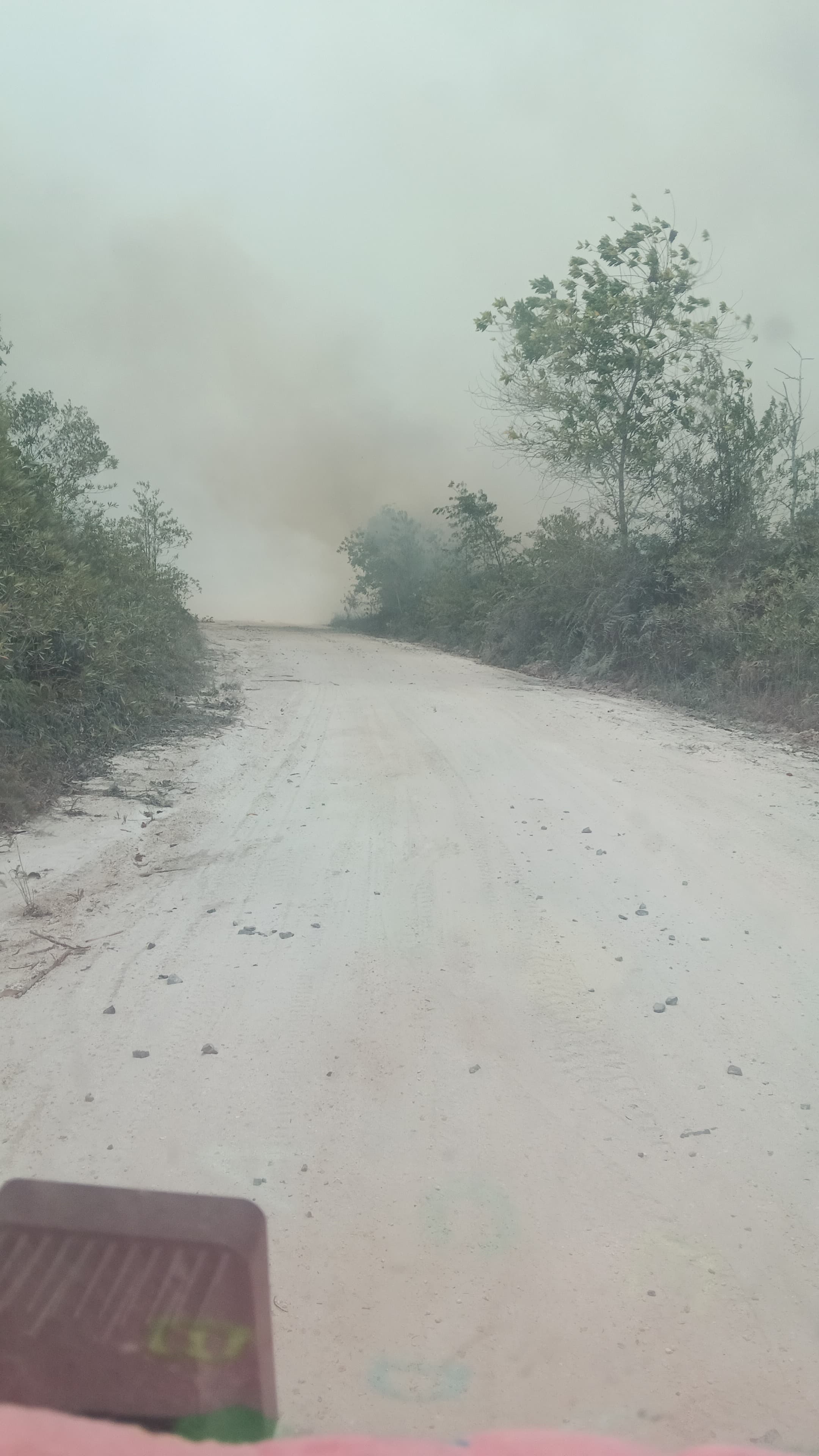 Warga Desa Mangkupadi